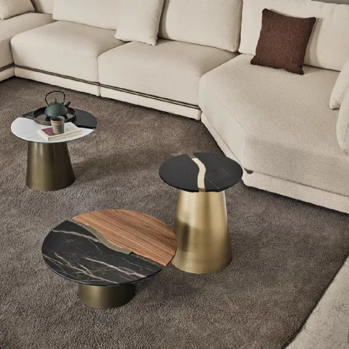 Tavolino Yang con base in metallo laccato e top in marmo e legno di Bontempi
