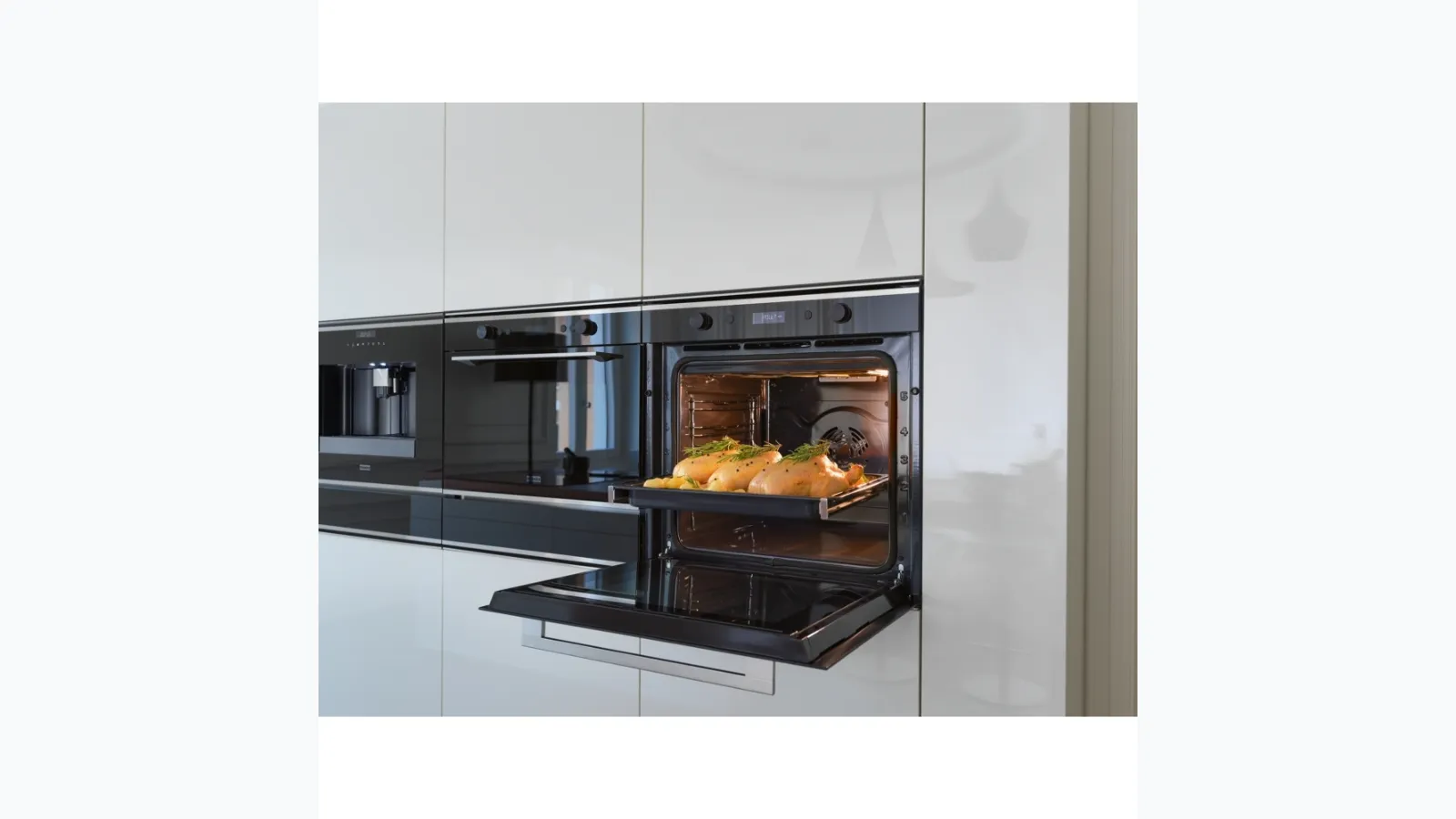 Forno a microonde Mythos versatile e potente di Franke