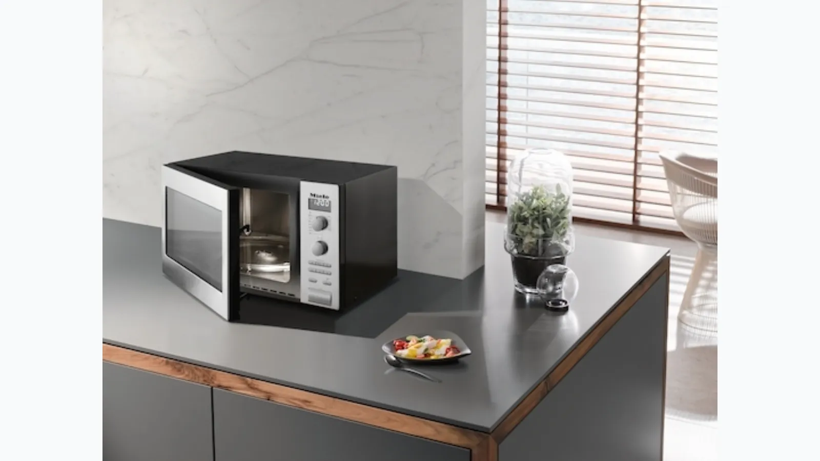 Forno a Microonde con Grill M 6012 SC di Miele
