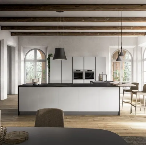 Cucina Moderna angolare con penisola Fenix in laminato Bianco Kos di Arrex